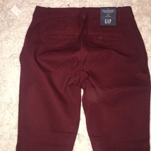 Gap	 Curvy Skinny Ankle Pants in shiraz red